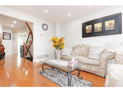 4007 Chicory Court, Mississauga, ON - Indoor Photo Showing Living Room