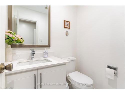 4007 Chicory Court, Mississauga, ON - Indoor Photo Showing Bathroom