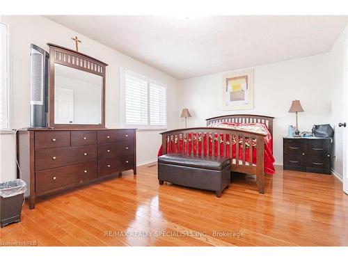 4007 Chicory Court, Mississauga, ON - Indoor Photo Showing Bedroom