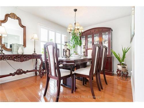 4007 Chicory Court, Mississauga, ON - Indoor Photo Showing Dining Room