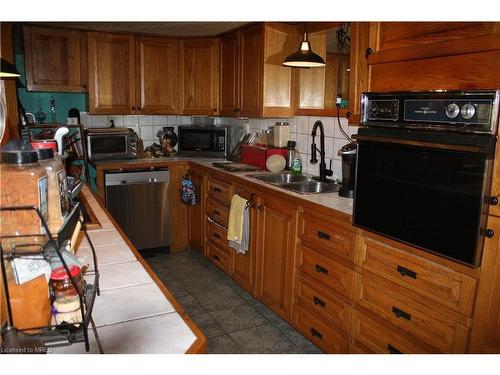 1670 Forest Lake Road, Sundridge, ON - Indoor Photo Showing Kitchen With Double Sink