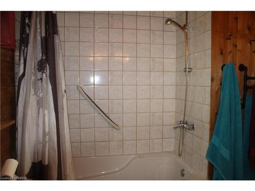 1670 Forest Lake Road, Sundridge, ON - Indoor Photo Showing Bathroom