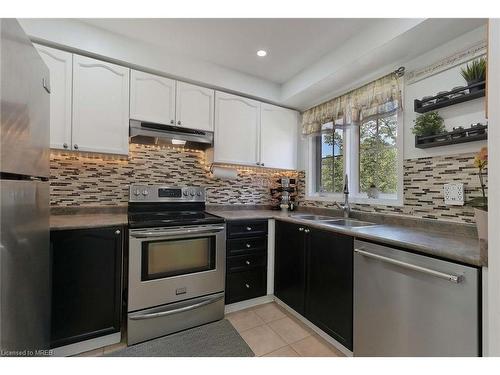41-6060 Snowy Owl Crescent, Mississauga, ON - Indoor Photo Showing Kitchen With Double Sink