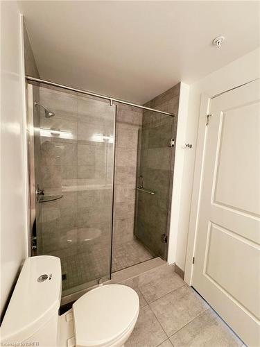 15 Glebe Street, Cambridge, ON - Indoor Photo Showing Bathroom