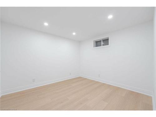 2222 Manchester Drive, Burlington, ON - Indoor Photo Showing Bedroom