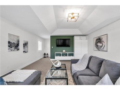 937 Lennon Way, London, ON - Indoor Photo Showing Living Room