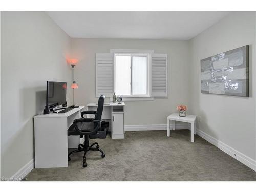 937 Lennon Way, London, ON - Indoor Photo Showing Living Room