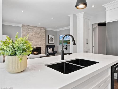 108 Warner Drive, Oakville, ON - Indoor Photo Showing Kitchen With Double Sink