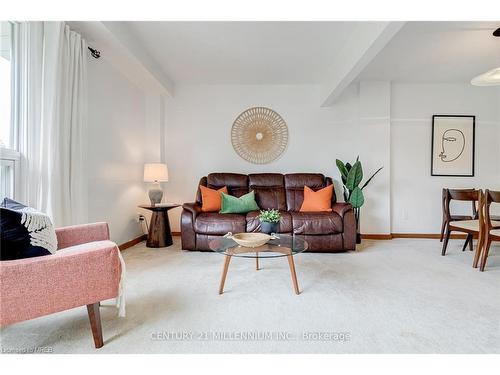 82 Ashton Crescent, Brampton, ON - Indoor Photo Showing Living Room
