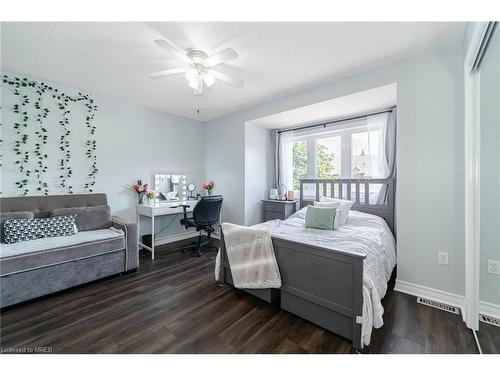 54-5662 Glen Erin Drive, Mississauga, ON - Indoor Photo Showing Bedroom