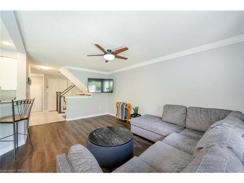 54-5662 Glen Erin Drive, Mississauga, ON - Indoor Photo Showing Living Room