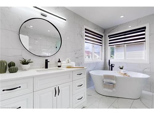 705 Mortimer Drive, Cambridge, ON - Indoor Photo Showing Bathroom