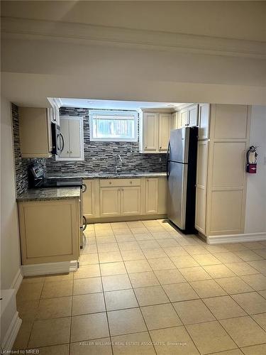 39 Willis Drive, Brampton, ON - Indoor Photo Showing Kitchen