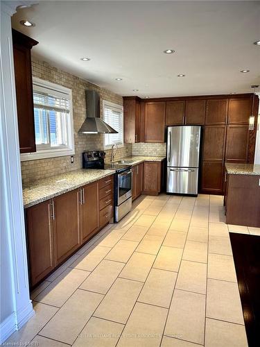 39 Willis Drive, Brampton, ON - Indoor Photo Showing Kitchen