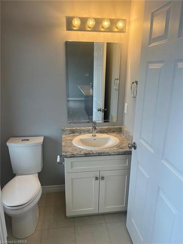 122 Oat Lane, Kitchener, ON - Indoor Photo Showing Bathroom