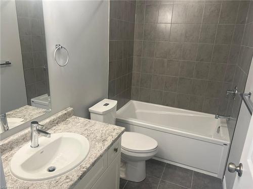 122 Oat Lane, Kitchener, ON - Indoor Photo Showing Bathroom