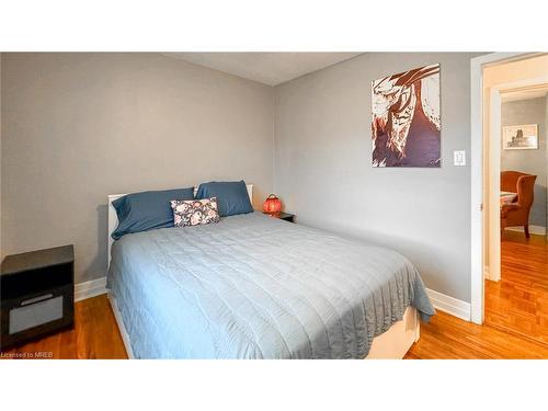 10 Linnwood Avenue, Cambridge, ON - Indoor Photo Showing Bedroom