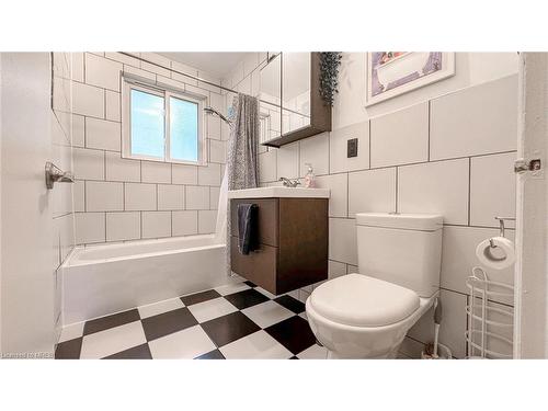 10 Linnwood Avenue, Cambridge, ON - Indoor Photo Showing Bathroom