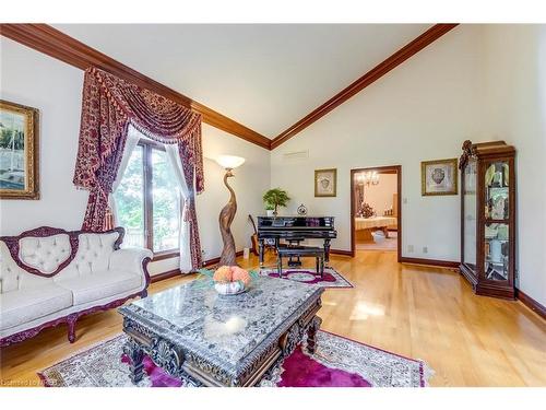 1 Farmer'S Lane, Bolton, ON - Indoor Photo Showing Living Room