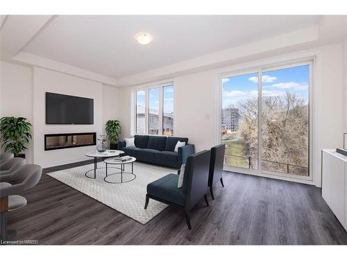 41-10 Birmingham Drive, Cambridge, ON - Indoor Photo Showing Living Room With Fireplace