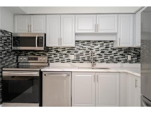 16 Mullis Crescent, Brampton, ON - Indoor Photo Showing Kitchen With Upgraded Kitchen