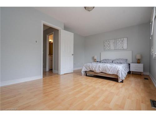 16 Mullis Crescent, Brampton, ON - Indoor Photo Showing Bedroom