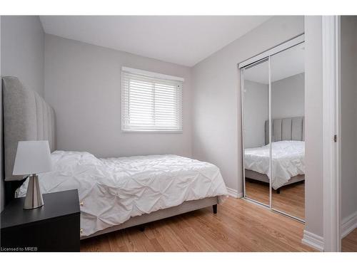 16 Mullis Crescent, Brampton, ON - Indoor Photo Showing Bedroom