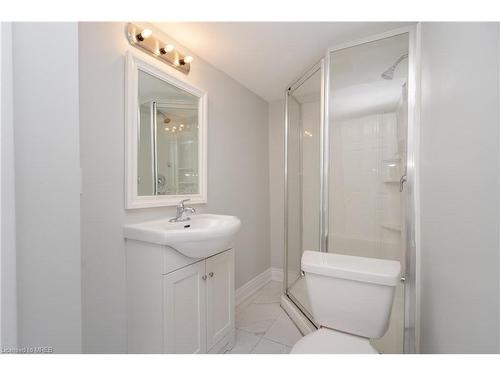 16 Mullis Crescent, Brampton, ON - Indoor Photo Showing Bathroom