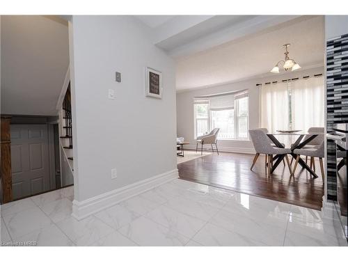 16 Mullis Crescent, Brampton, ON - Indoor