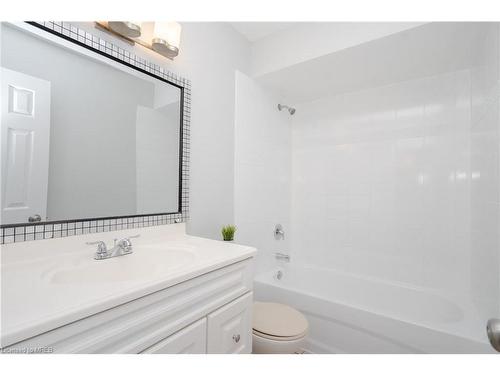 16 Mullis Crescent, Brampton, ON - Indoor Photo Showing Bathroom