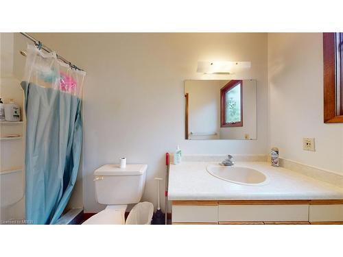 23 Walmer Gardens, London, ON - Indoor Photo Showing Bathroom