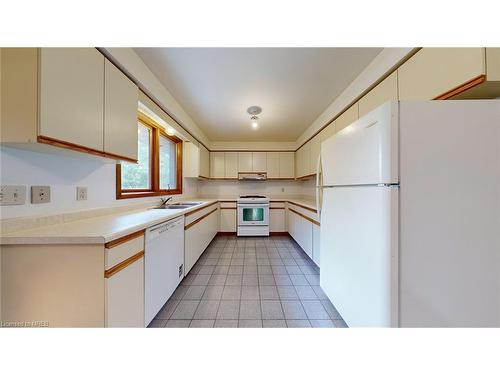 23 Walmer Gardens, London, ON - Indoor Photo Showing Kitchen With Double Sink
