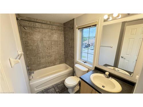 671 Karlsfeld Road, Waterloo, ON - Indoor Photo Showing Bathroom