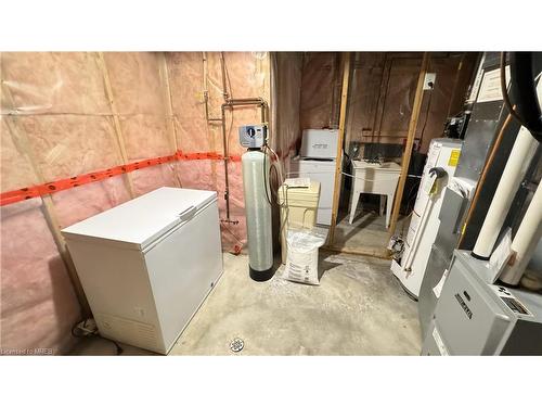 671 Karlsfeld Road, Waterloo, ON - Indoor Photo Showing Laundry Room