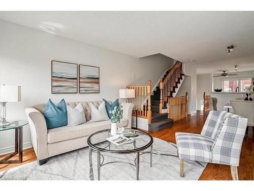 11-1751 Lampman Avenue, Burlington, ON - Indoor Photo Showing Living Room