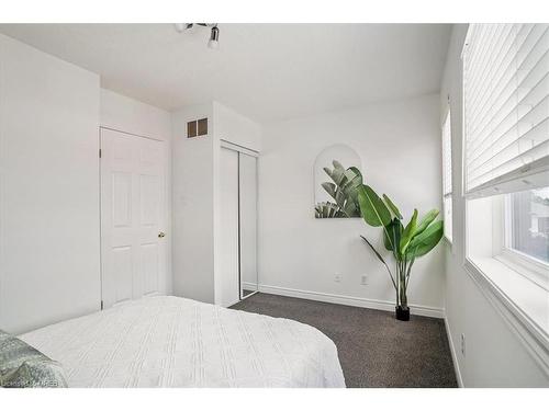 11-1751 Lampman Avenue, Burlington, ON - Indoor Photo Showing Bedroom