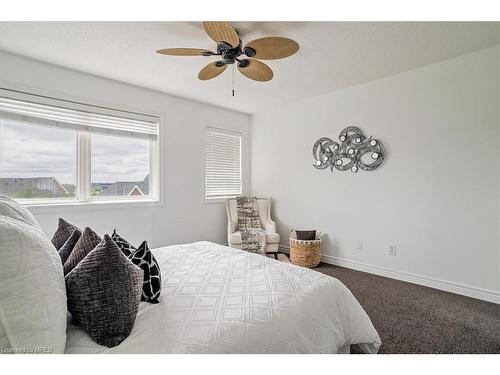 11-1751 Lampman Avenue, Burlington, ON - Indoor Photo Showing Bedroom