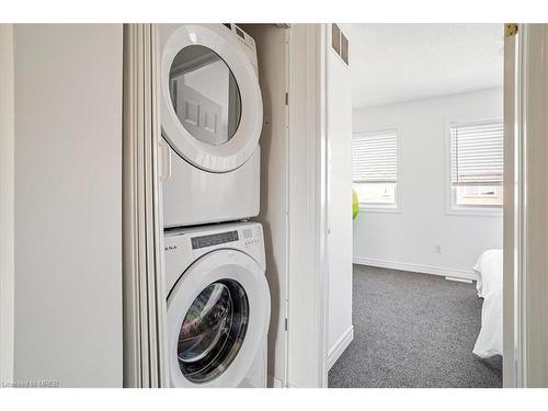 11-1751 Lampman Avenue, Burlington, ON - Indoor Photo Showing Laundry Room
