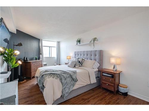 508-2301 Derry Road W, Mississauga, ON - Indoor Photo Showing Bedroom