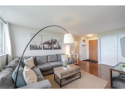 508-2301 Derry Road W, Mississauga, ON - Indoor Photo Showing Living Room