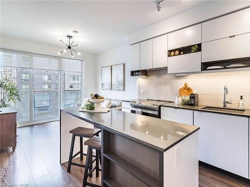 1205-4065 Confederation Parkway, Mississauga, ON - Indoor Photo Showing Kitchen With Upgraded Kitchen