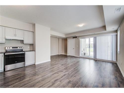 122 Seabrook Dr, Kitchener, ON - Indoor Photo Showing Kitchen