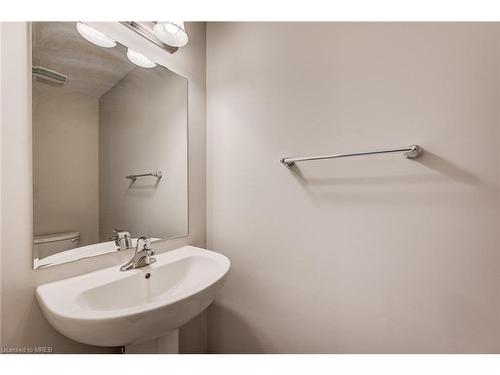 122 Seabrook Dr, Kitchener, ON - Indoor Photo Showing Bathroom