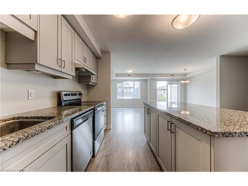 17 Valencia Avenue, Kitchener, ON - Indoor Photo Showing Kitchen With Upgraded Kitchen