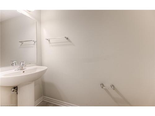 17 Valencia Avenue, Kitchener, ON - Indoor Photo Showing Bathroom