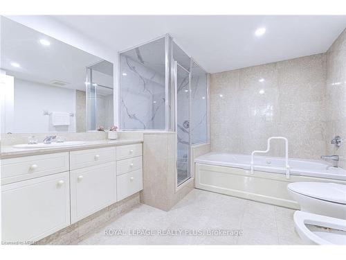 104-1 Ripley Avenue, Toronto, ON - Indoor Photo Showing Bathroom