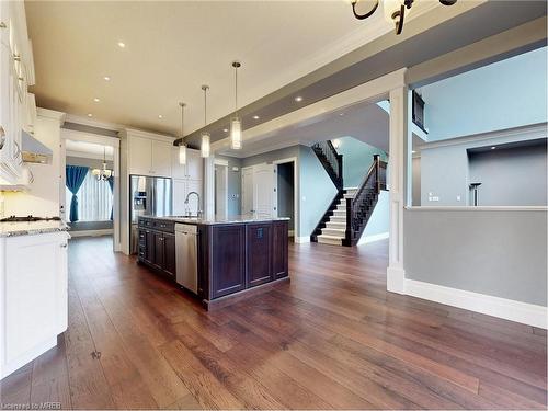 300 Deerfoot Trail, Waterloo, ON - Indoor Photo Showing Kitchen With Upgraded Kitchen