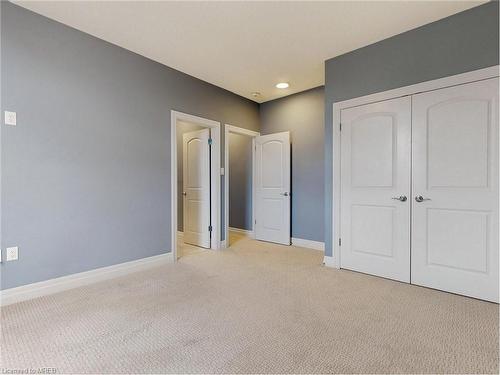 300 Deerfoot Trail, Waterloo, ON - Indoor Photo Showing Other Room