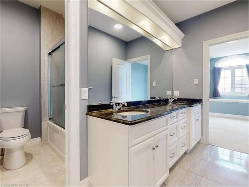 300 Deerfoot Trail, Waterloo, ON - Indoor Photo Showing Bathroom