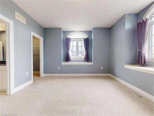 300 Deerfoot Trail, Waterloo, ON - Indoor Photo Showing Other Room